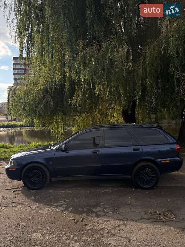 Универсал Volvo V40 2001 в Ровно
