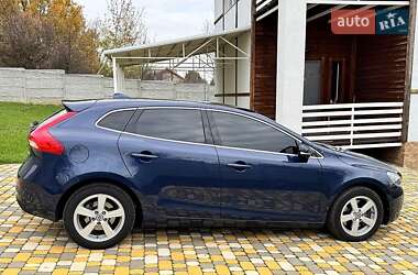 Хетчбек Volvo V40 2013 в 