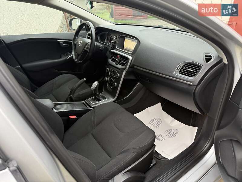 Хэтчбек Volvo V40 2014 в Луцке