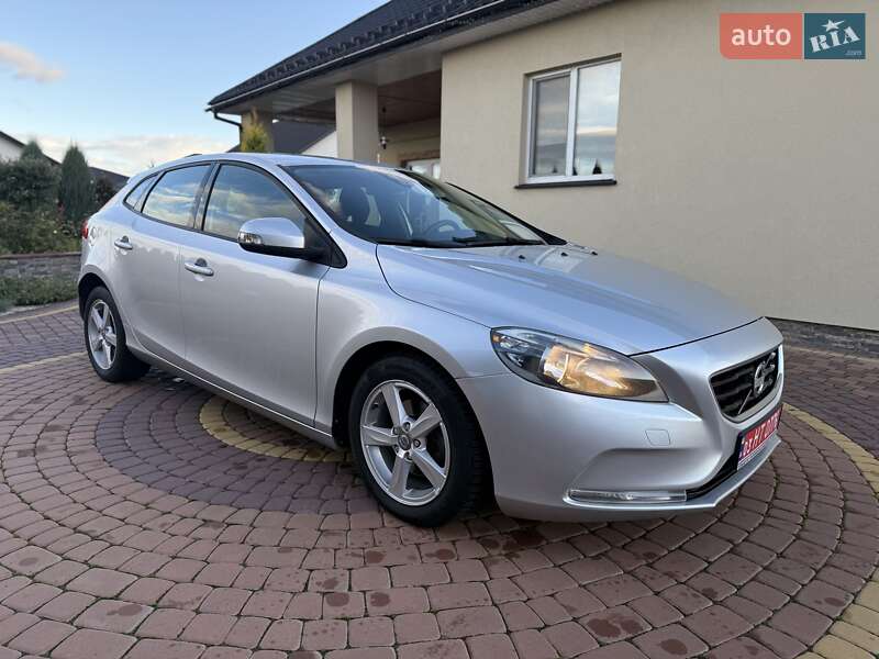 Хэтчбек Volvo V40 2014 в Луцке
