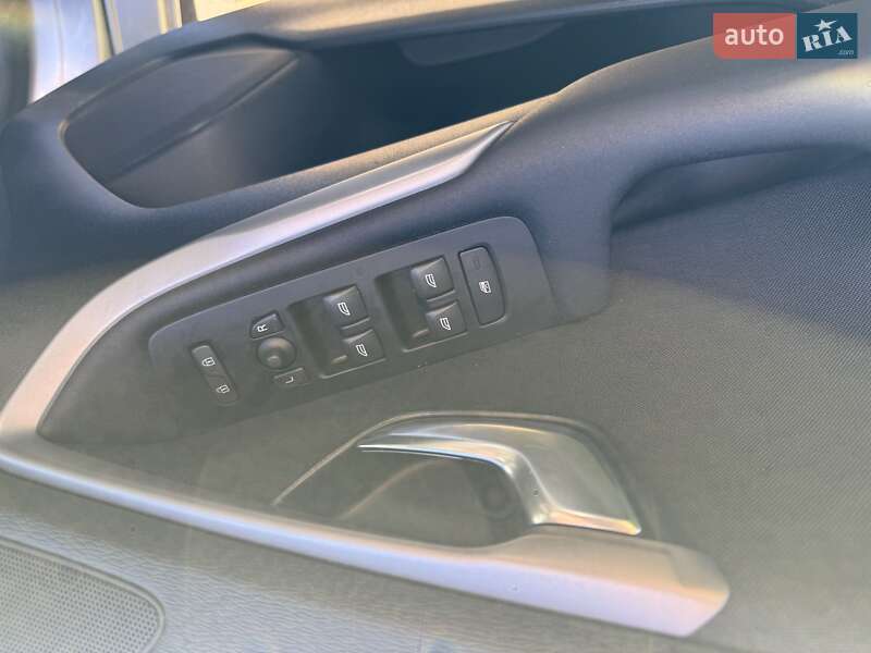 Хэтчбек Volvo V40 2014 в Луцке