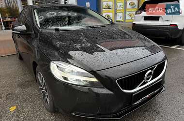 Хэтчбек Volvo V40 2019 в Киеве