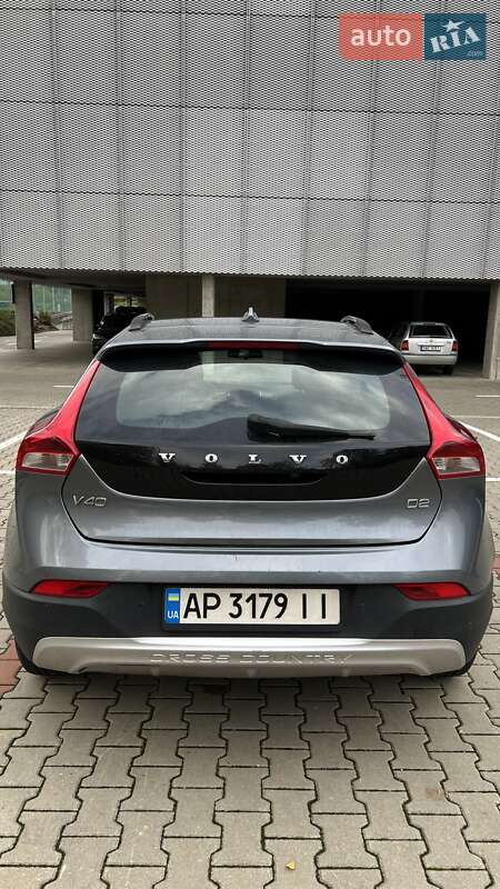 Хетчбек Volvo V40 2015 в  фото Хетчбек Volvo V40 2015 в