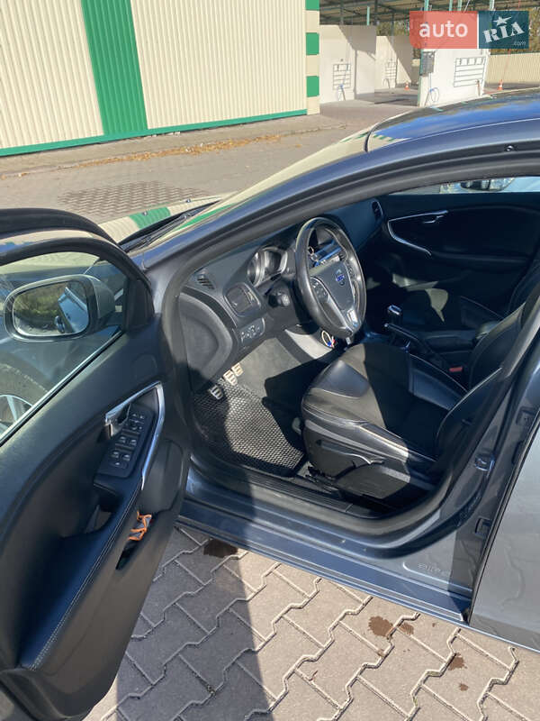 Хэтчбек Volvo V40 2015 в Хмельницком