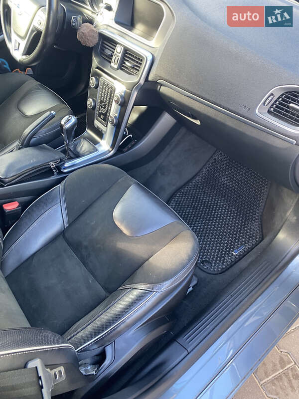 Хэтчбек Volvo V40 2015 в Хмельницком