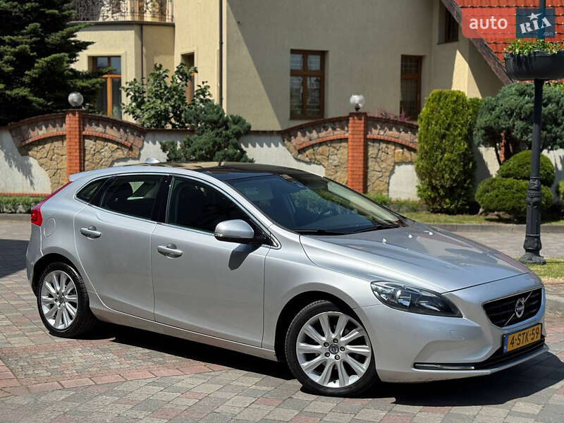 Хэтчбек Volvo V40 2013 в Львове