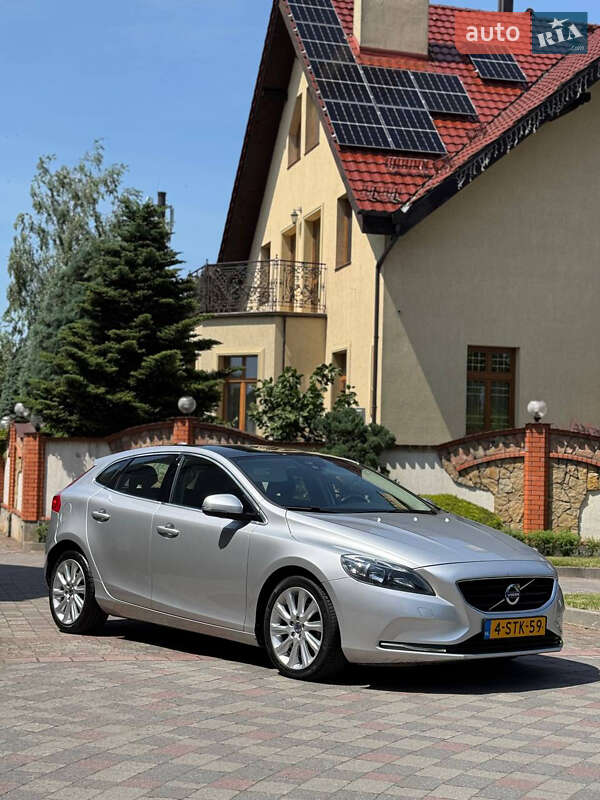 Хэтчбек Volvo V40 2013 в Львове