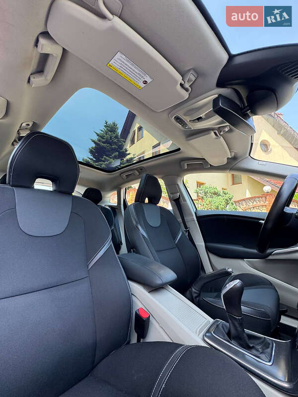 Хэтчбек Volvo V40 2013 в Львове