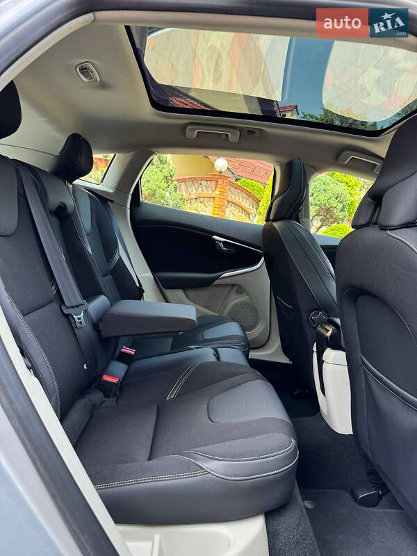 Хэтчбек Volvo V40 2013 в Львове