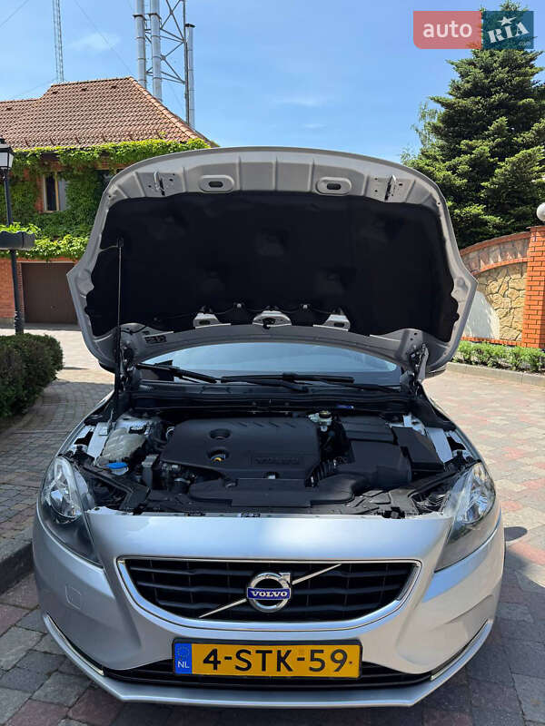 Хэтчбек Volvo V40 2013 в Львове