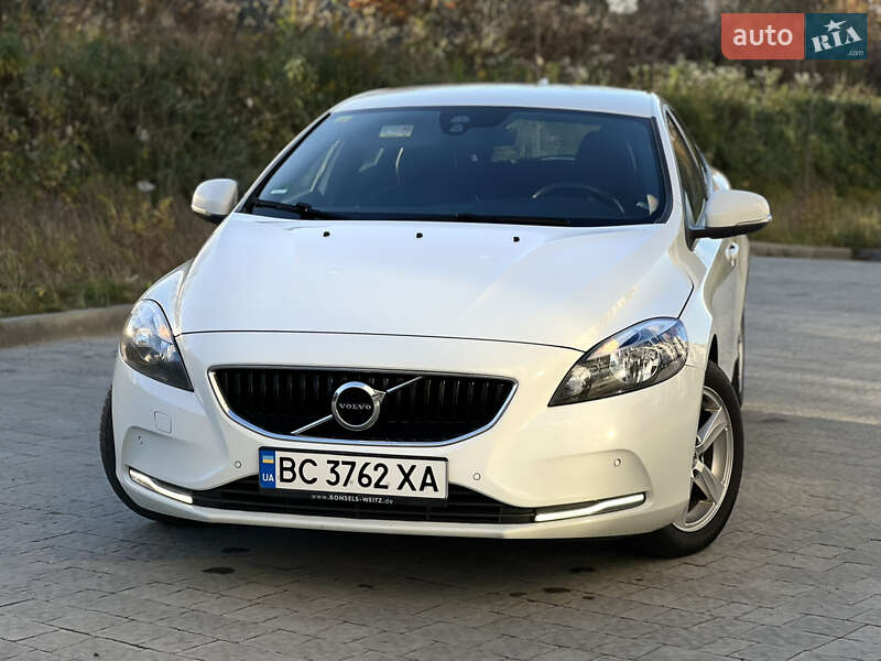 Хетчбек Volvo V40 2017 в Новояворівську фото 3 Хетчбек Volvo V40 2017 в Новояворівську