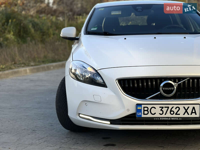 Хетчбек Volvo V40 2017 в Новояворівську фото 14 Хетчбек Volvo V40 2017 в Новояворівську