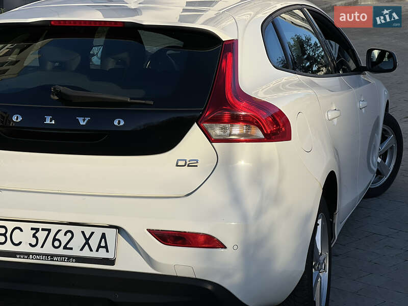 Хетчбек Volvo V40 2017 в Новояворівську фото 21 Хетчбек Volvo V40 2017 в Новояворівську