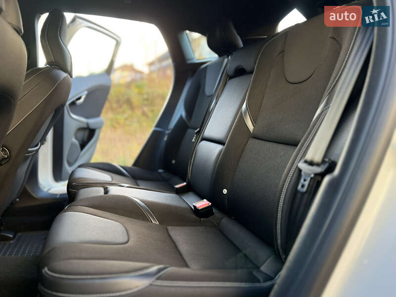 Хетчбек Volvo V40 2017 в Новояворівську фото 35 Хетчбек Volvo V40 2017 в Новояворівську