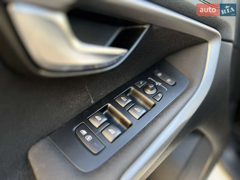 Хетчбек Volvo V40 2017 в Новояворівську фото 38 Хетчбек Volvo V40 2017 в Новояворівську