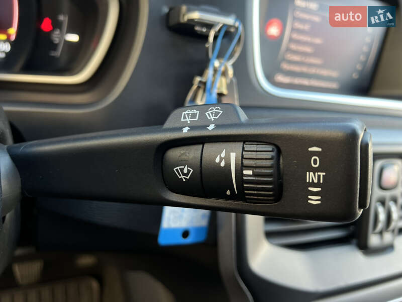 Хетчбек Volvo V40 2017 в Новояворівську фото 44 Хетчбек Volvo V40 2017 в Новояворівську
