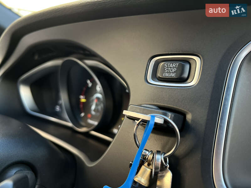 Хетчбек Volvo V40 2017 в Новояворівську фото 45 Хетчбек Volvo V40 2017 в Новояворівську