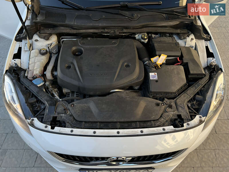 Хетчбек Volvo V40 2017 в Новояворівську фото 52 Хетчбек Volvo V40 2017 в Новояворівську
