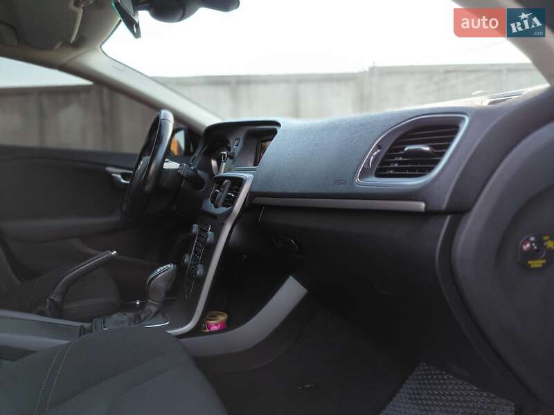 Хэтчбек Volvo V40 2013 в Бердичеве