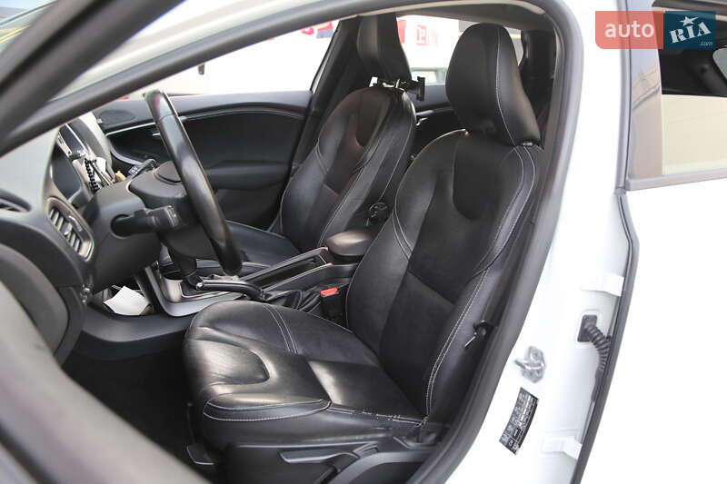 Хэтчбек Volvo V40 2013 в Киеве фото 9 Хэтчбек Volvo V40 2013 в Киеве