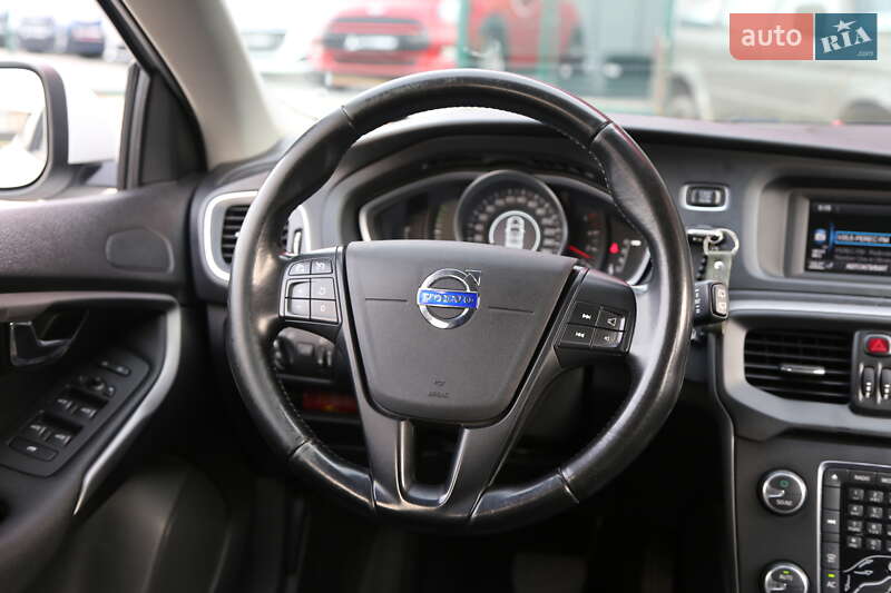 Хэтчбек Volvo V40 2013 в Киеве фото 16 Хэтчбек Volvo V40 2013 в Киеве