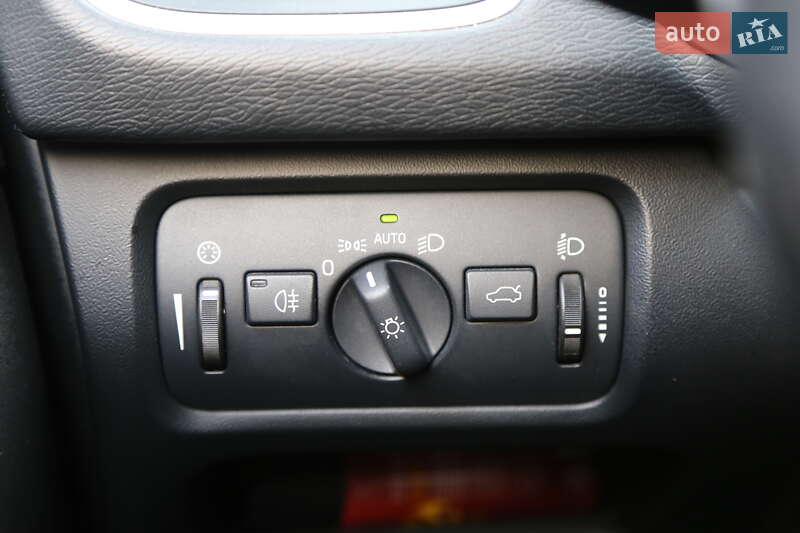 Хэтчбек Volvo V40 2013 в Киеве фото 22 Хэтчбек Volvo V40 2013 в Киеве
