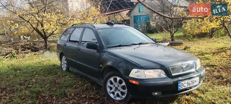 Volvo V40 2000