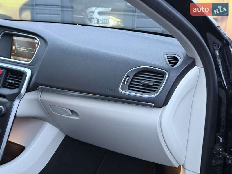 Хэтчбек Volvo V40 2013 в Стрые фото 33 Хэтчбек Volvo V40 2013 в Стрые