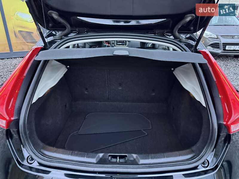 Хэтчбек Volvo V40 2013 в Стрые фото 41 Хэтчбек Volvo V40 2013 в Стрые