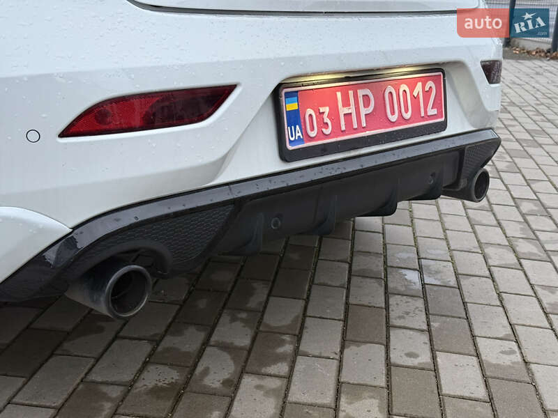 Хетчбек Volvo V40 2015 в Луцьку