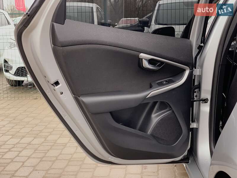 Хэтчбек Volvo V40 2014 в Бердичеве