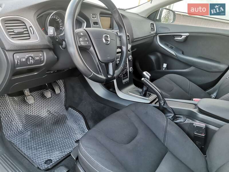 Хетчбек Volvo V40 2016 в Львові фото 10 Хетчбек Volvo V40 2016 в Львові