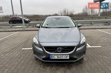 Хэтчбек Volvo V40 2016 в Киеве