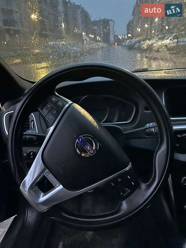 Хэтчбек Volvo V40 2015 в Киеве