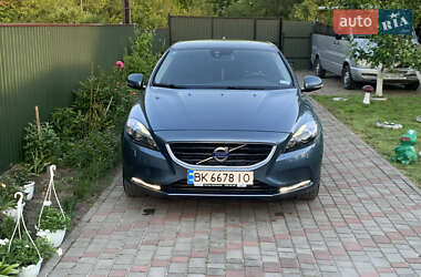 Хэтчбек Volvo V40 2013 в Нетешине