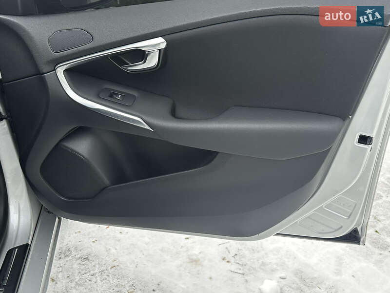 Хетчбек Volvo V40 2012 в Луцьку