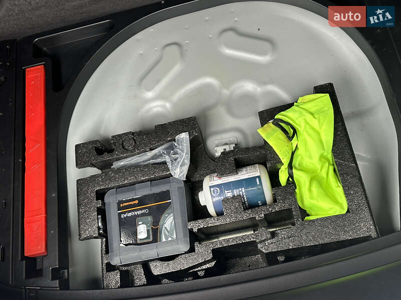 Хетчбек Volvo V40 2012 в Луцьку