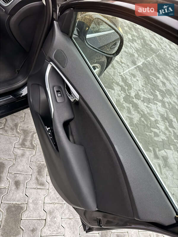 Хэтчбек Volvo V40 2014 в Бродах