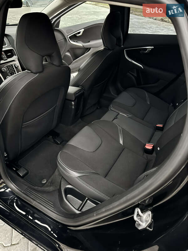 Хэтчбек Volvo V40 2014 в Бродах