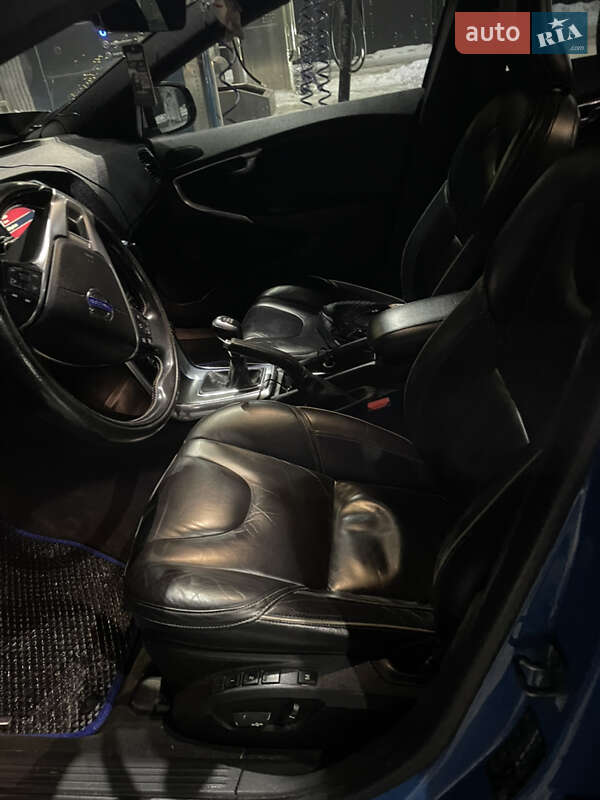 Хэтчбек Volvo V40 2014 в Пустомытах фото 12 Хэтчбек Volvo V40 2014 в Пустомытах