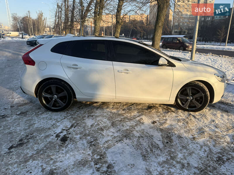 Хэтчбек Volvo V40 2016 в Виннице