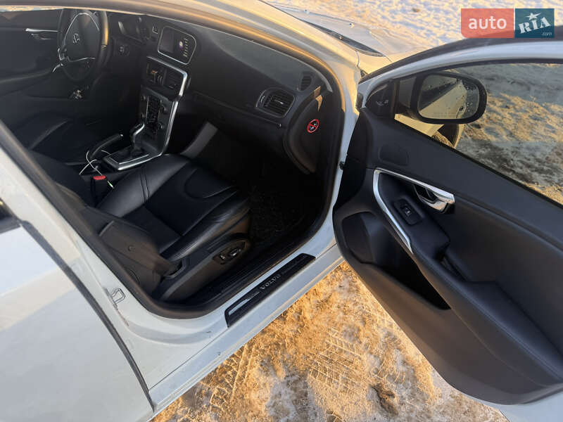 Хэтчбек Volvo V40 2016 в Виннице