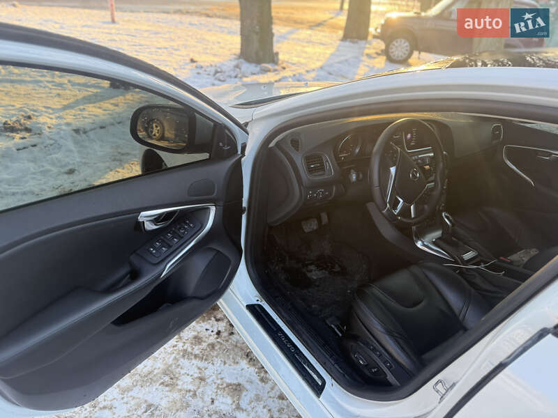 Хэтчбек Volvo V40 2016 в Виннице