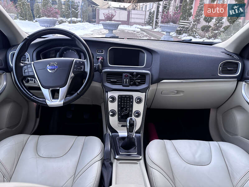 Хетчбек Volvo V40 2015 в Стрию