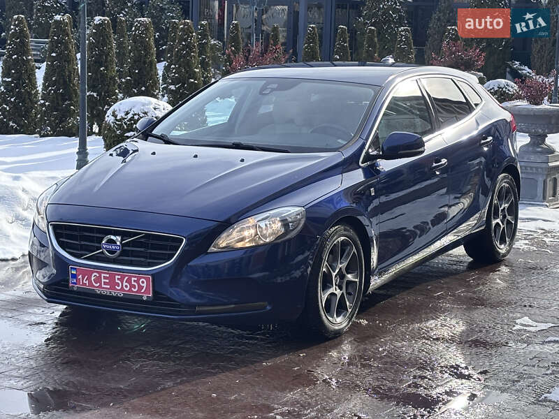 Хетчбек Volvo V40 2015 в Стрию