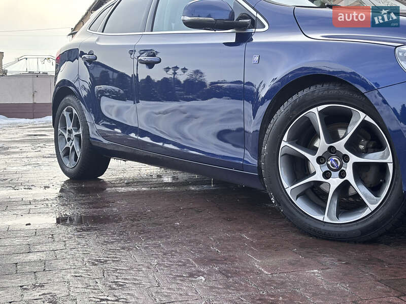 Хетчбек Volvo V40 2015 в Стрию