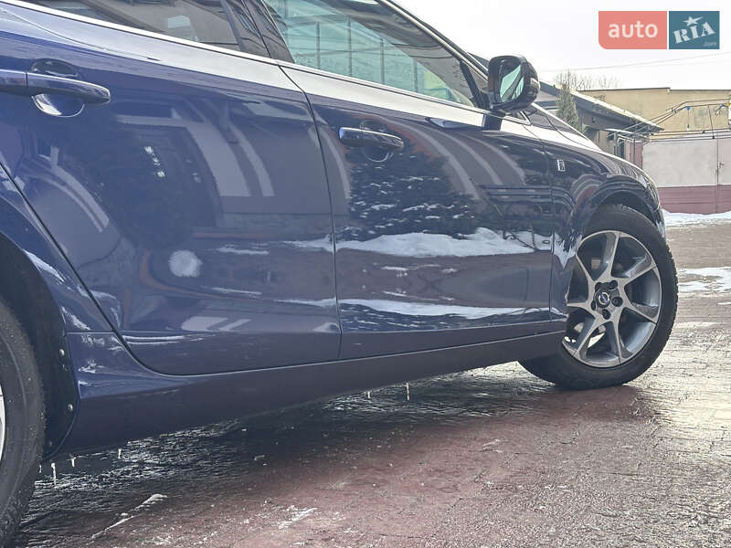 Хетчбек Volvo V40 2015 в Стрию