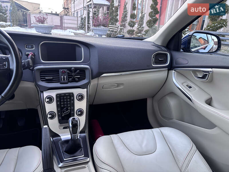 Хетчбек Volvo V40 2015 в Стрию