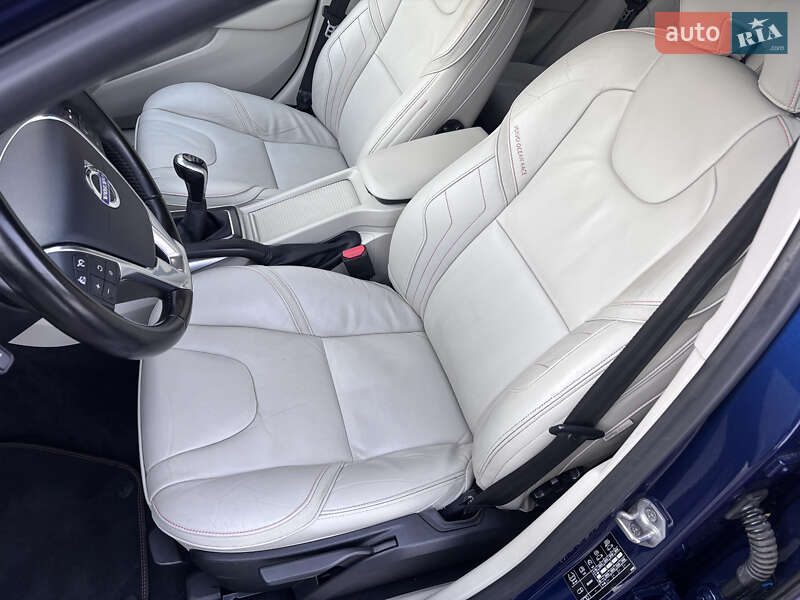 Хетчбек Volvo V40 2015 в Стрию