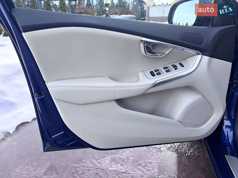 Хетчбек Volvo V40 2015 в Стрию